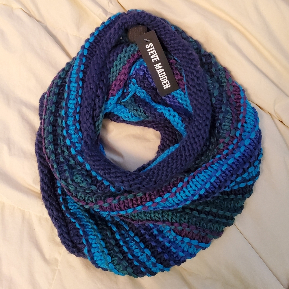 STEVE MADDEN knitted scarf NWT